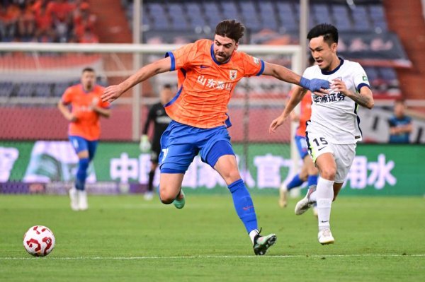 中超-泽卡双响刘彬彬破门 山东泰山3-1武汉三镇