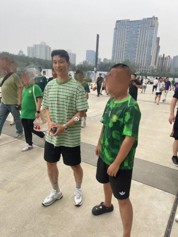 为老东家助威  ！巴顿抵达工体现场观战国安vs申花
