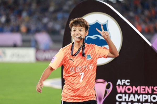 汉超职业联赛  8月16日于武汉体育中心主运动场  开幕 门票仅售8元和10元