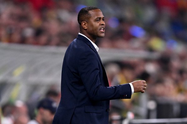 克鲁伊维特：无缘世界杯赛  让人失望和遗憾 但还是会昂首挺胸地回国