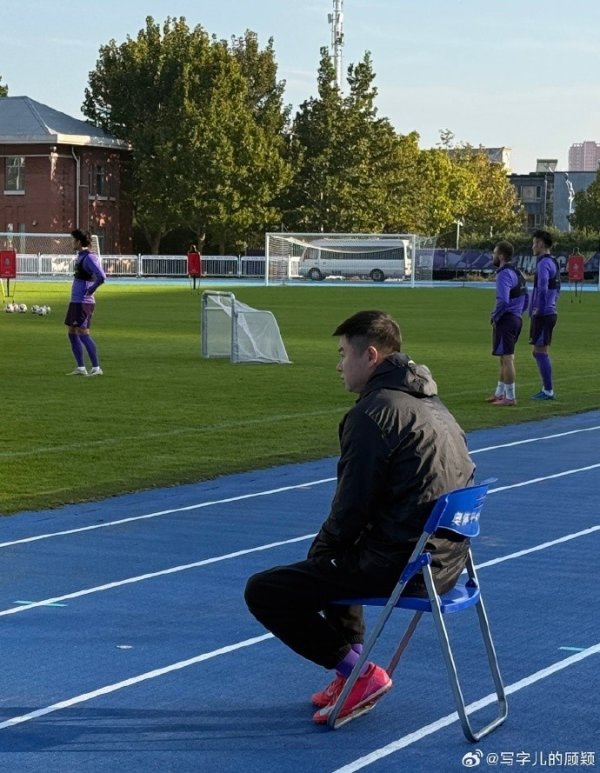 记者：于根伟身体初愈便带队练习  ，其实尚未彻底复健