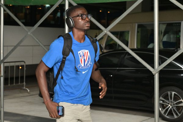 记者：经历世预赛波折及长途旅行，阿苏埃身体竞技状态  令人捏了把汗