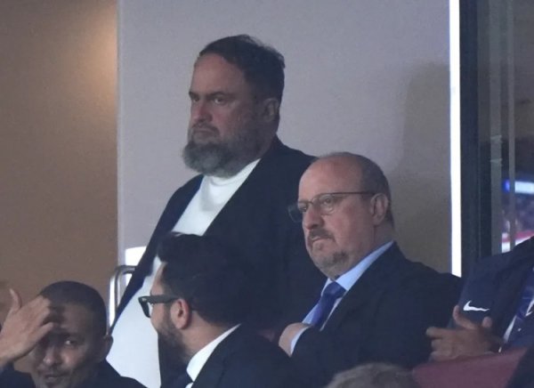 太阳报：森林老板和贝尼特斯一起看奥林匹亚科斯vs阿森纳的赛事