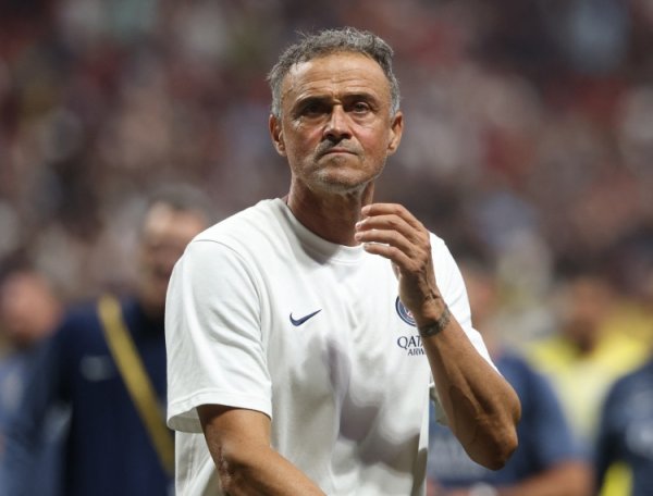 巴黎在欧冠小组赛/职业联赛  阶段主场作战  失败  ，为卡塔尔财团入主后第三次