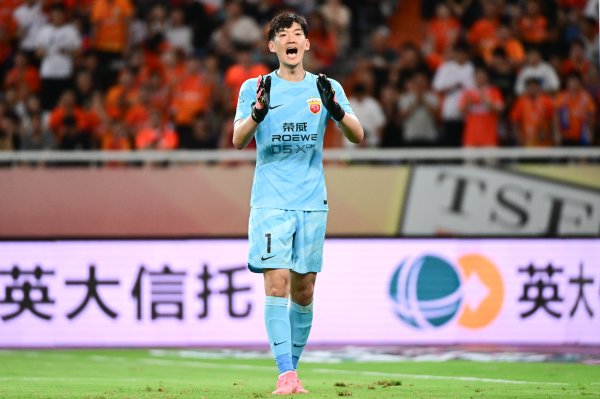 古代足球    报：海港亚冠跨赛季2平7负9场不胜，想要出线难度不小