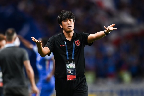 古代足球    报：退赛中超争冠未泄气，蓉城在亚冠尊严之战守住出线希望