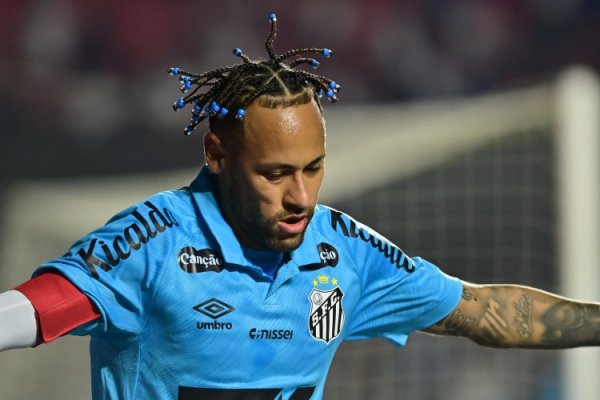 奥莱报：不踢人造草皮以防负伤  ，内马尔缺席客战帕尔梅拉斯赛事