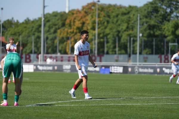 采访谢初筠：德国的练习  体系非常专业，我技术好喜欢盘带