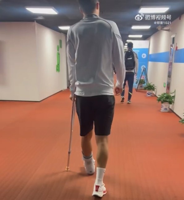 媒体人：泰山队员彭啸本人透露将因伤缺席一个月