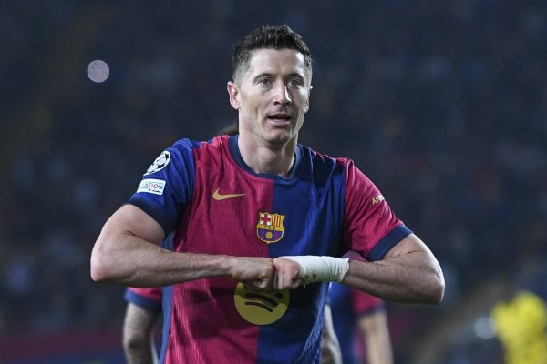 莱万是巴萨队史西甲客战塞尔塔戴帽第二人，近80年首人